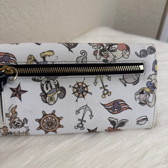 Dooney & Bourke Disney Cruise Line Mickey and Friends 2017 Wallet / Wristlet